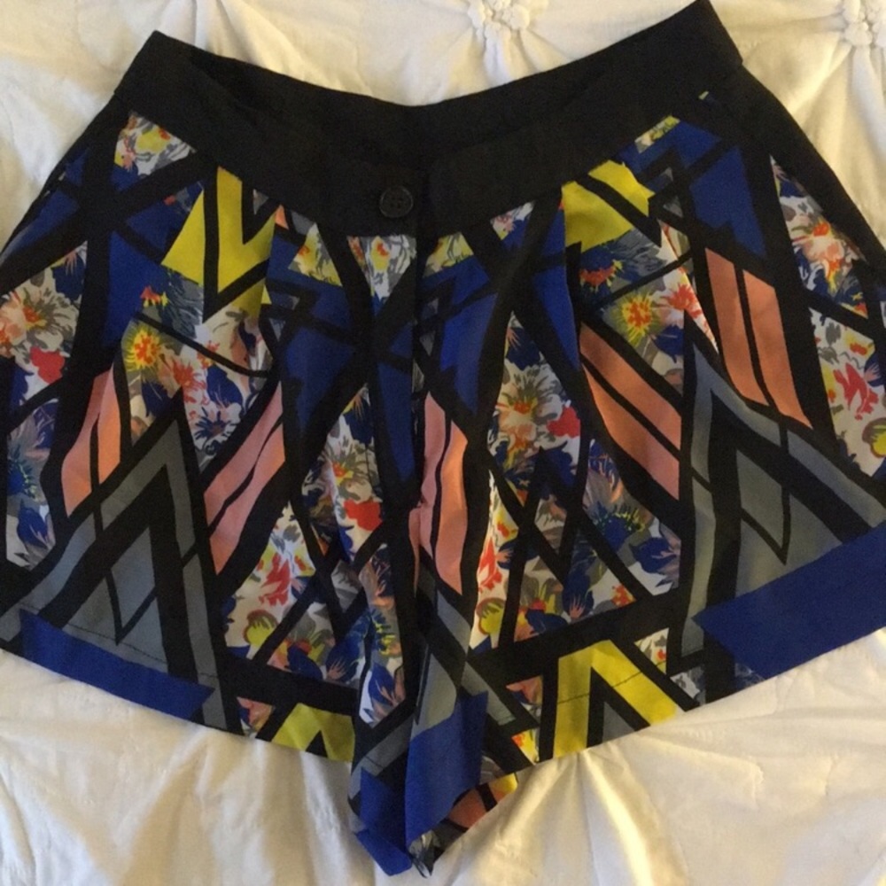 Geometric Floral Print High-Waisted Shorts